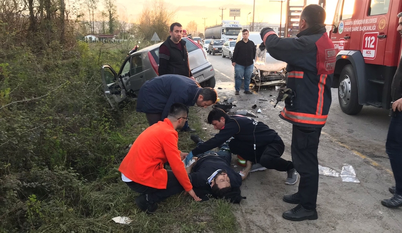 Kafa kafaya çarpıştılar 3'ü çocuk 6 yaralı