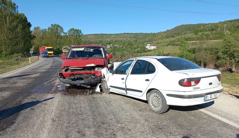 Kafa kafaya çarpıştılar: 5 yaralı