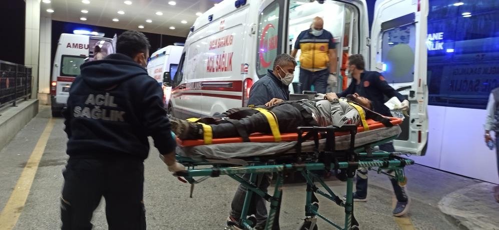 Kafa kafaya çarpıştılar: 6 yaralı