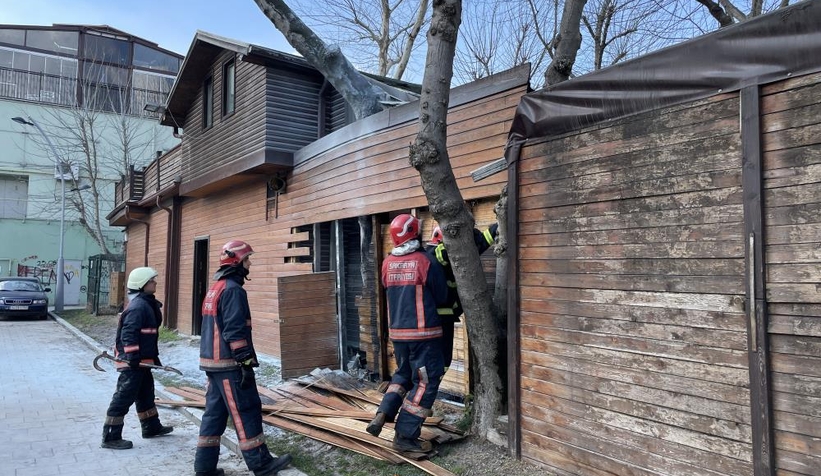 Kafede çıkan yangın itfaiye ekiplerince söndürüldü