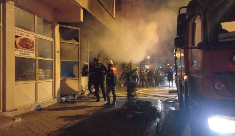 Kaldığı işyerini ateşe verdi