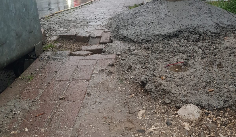 kaldirimlar-delik-desik-oldu-vatandas-tepkilis2detxavdn