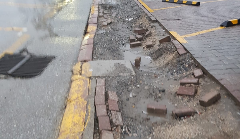 kaldirimlar-delik-desik-oldu-vatandas-tepkilis2detxavdn