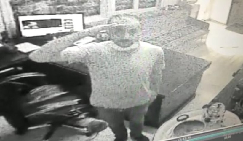 Kameralara el salladıktan sonra ortadan kayboldu