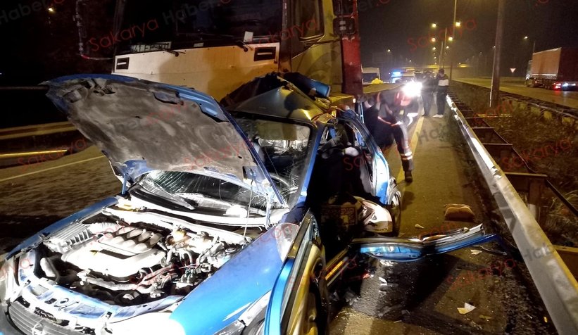 Kamyon otomobili biçti: 3 yaralı