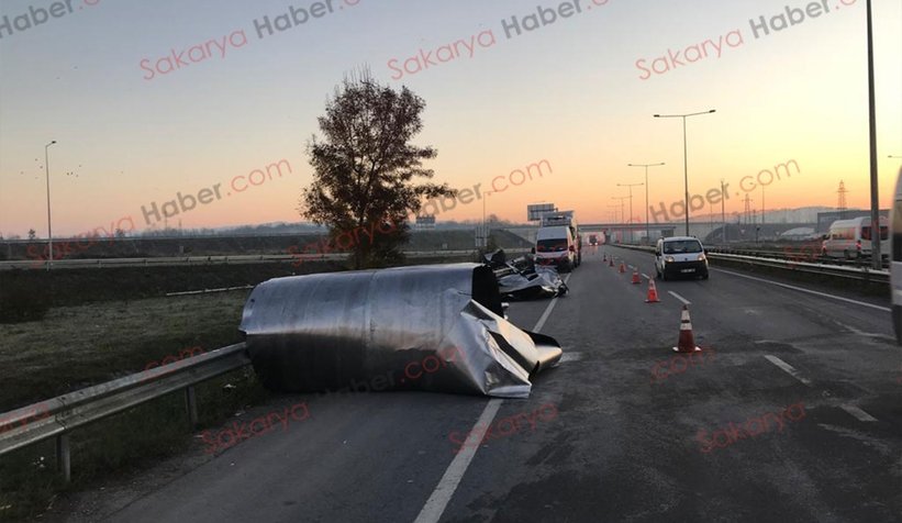 Kamyon otomobili biçti: 3 yaralı