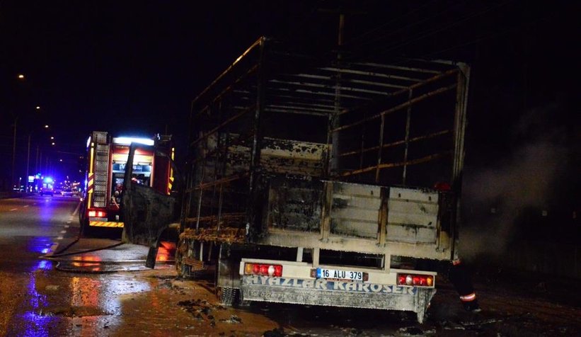 Kamyonet alev topuna döndü