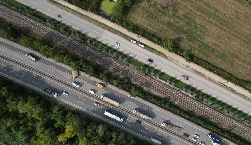 kamyonet-devrildi-trafik-kilitlendioetkk2tsat