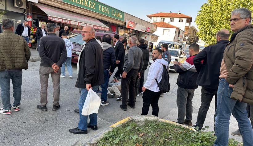 Kamyonet ile motosiklet çarpıştı: 2 yaralı