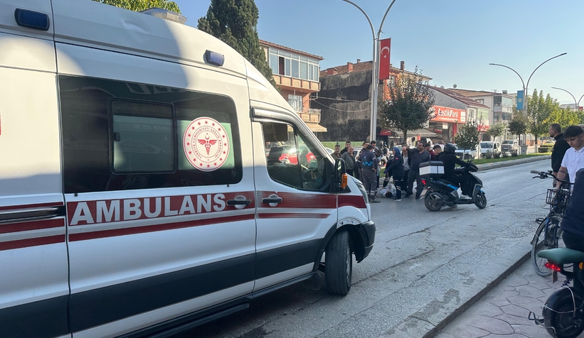 Kamyonet ile motosiklet çarpıştı: 2 yaralı