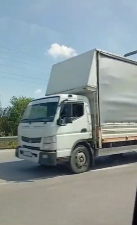 kamyonet-surucusunun-yardimina-jandarma-kostuqkhfdlvidk