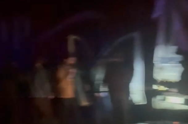 Kamyonet tıra çarptı