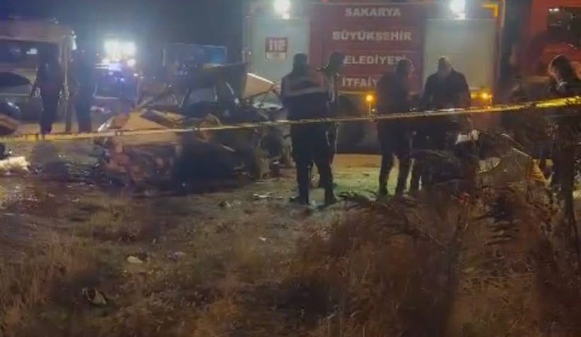 Kamyonetle otomobil çarpıştı: baba ve oğlu öldü