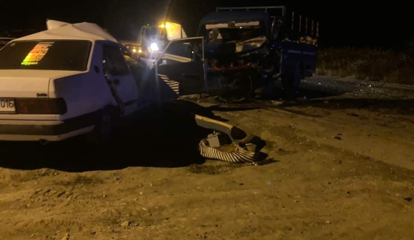 Kamyonetle otomobil çarpıştı: baba ve oğlu öldü