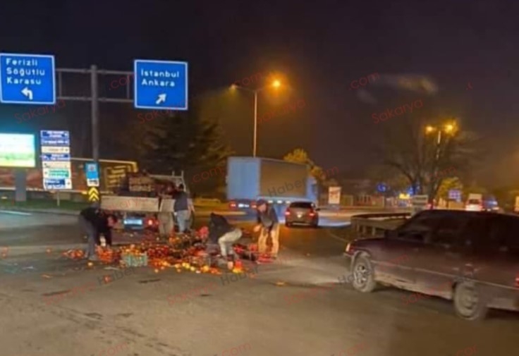 kamyonetteki-sebze-ve-meyveler-yola-sacildir3r6mtzamy