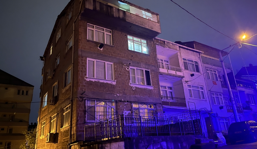 Kan donduran cinayet: Abisinin boğazını kesti