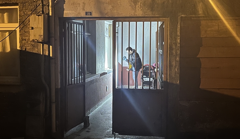 Kan donduran cinayet: Abisinin boğazını kesti