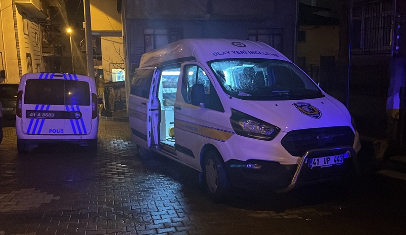 Kan donduran cinayet: Abisinin boğazını kesti