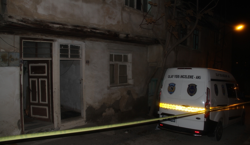 Kan donduran cinayet: Babasını öldürüp sobada yaktı