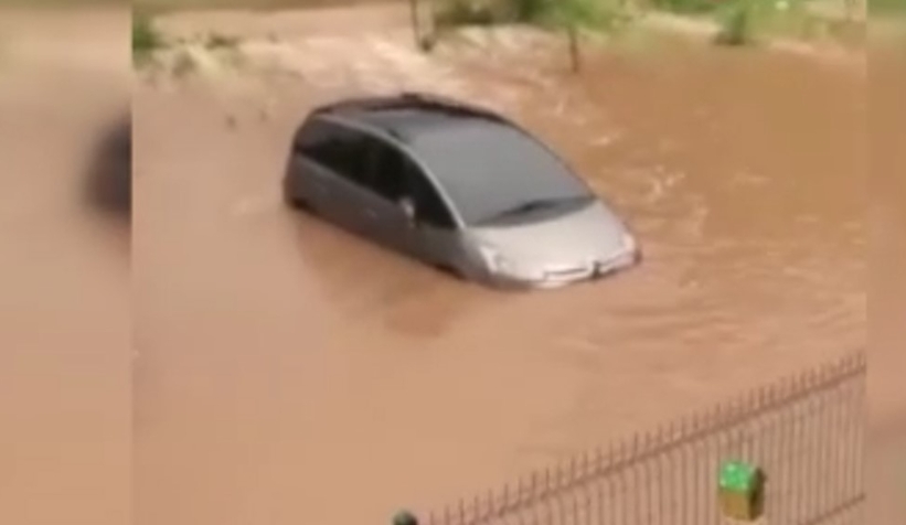 Kandıra'yı sel vurdu