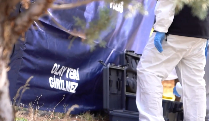 kanli-olay-aracta-basindan-vurulmus-halde-olu-bulunduetlbm04ruj