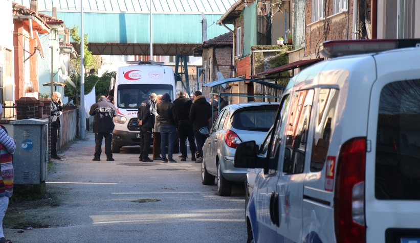 Kapıyı açmayınca eve girdiler, cesetle karşılaştılar