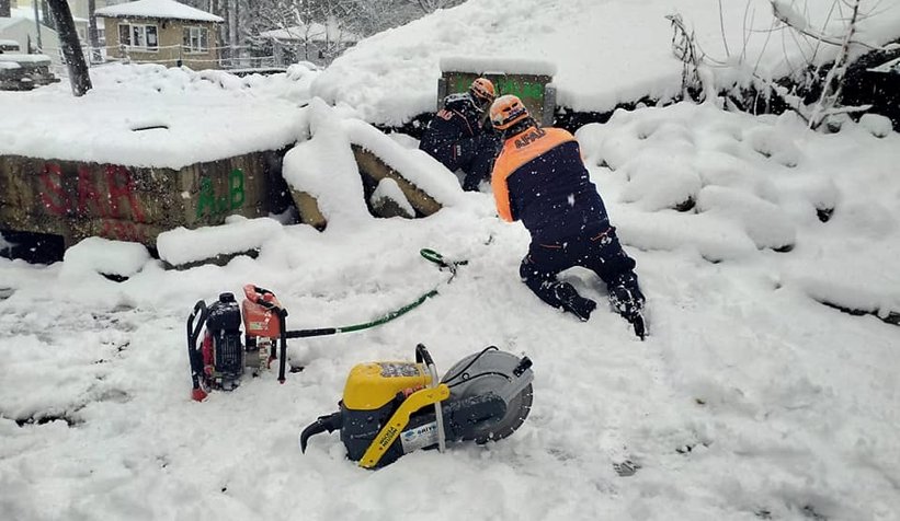 Kar altında arama kurtarma tatbikatı