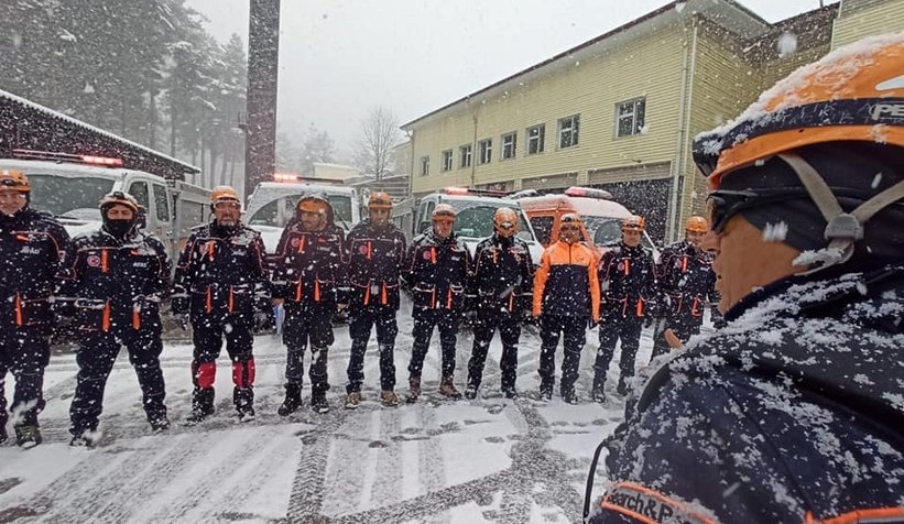 Kar altında arama kurtarma tatbikatı