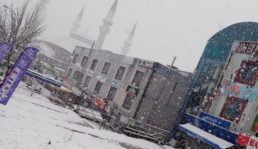 Kar geri döndü; Sakarya güne böyle uyandı