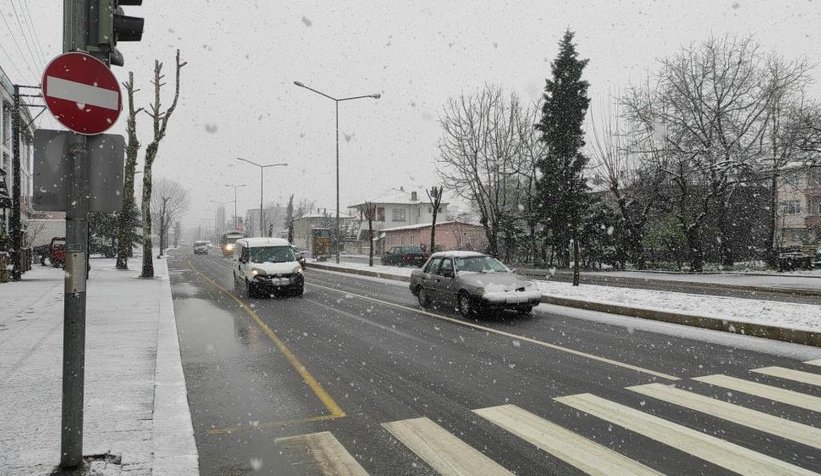 Kar geri döndü; Sakarya güne böyle uyandı