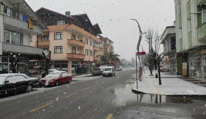 Kar geri döndü; Sakarya güne böyle uyandı