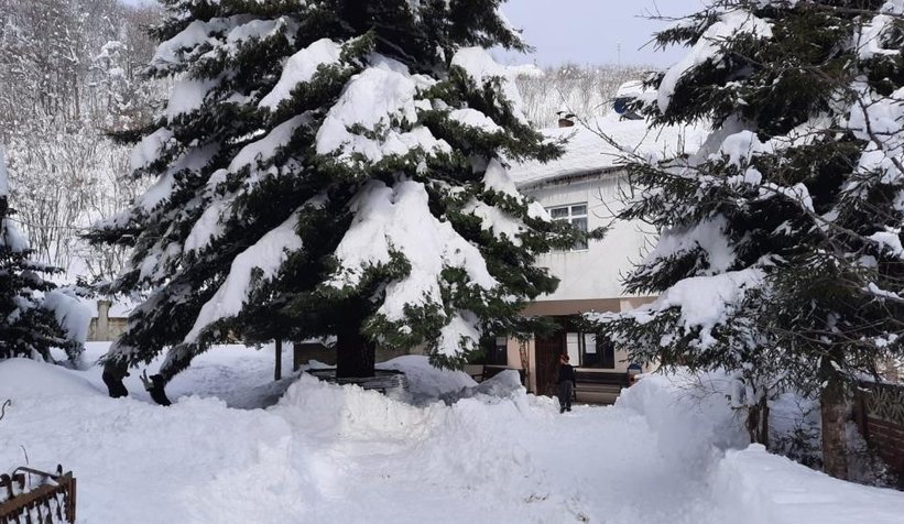 Kar kalınlığı 1,5 metreyi buldu