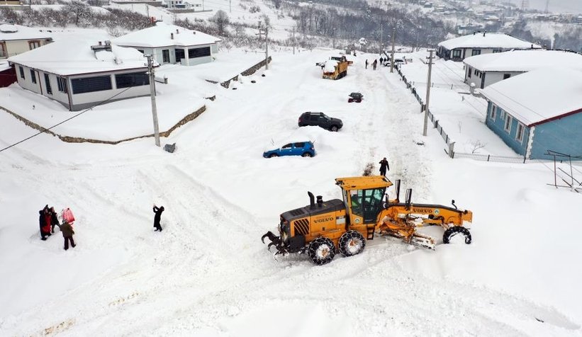 Kar kalınlığı 2 metreyi buldu, onlar hiç durmadı