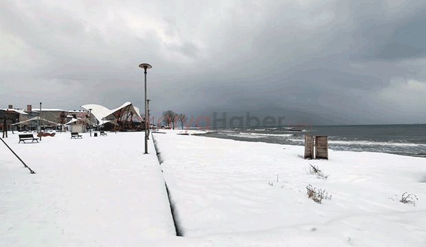 Kar ve denizin buluşması havadan görüntülendi
