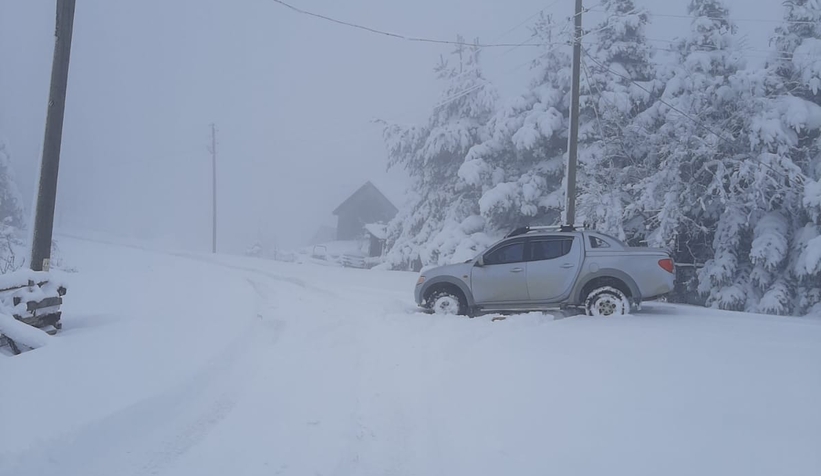 Kar yağdı yaylalara akın ettiler