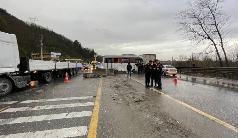 Karaçam’da otobüs devrildi: 3 yaralı