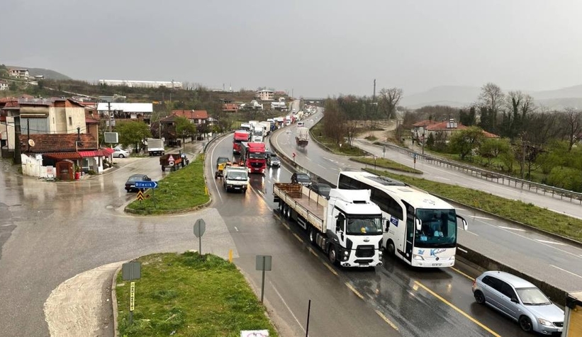 Karaçam’da otobüs devrildi: 3 yaralı