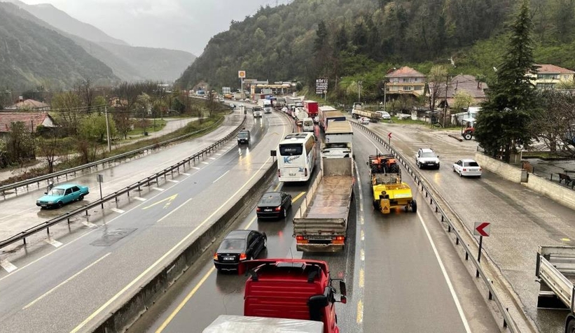 Karaçam’da otobüs devrildi: 3 yaralı