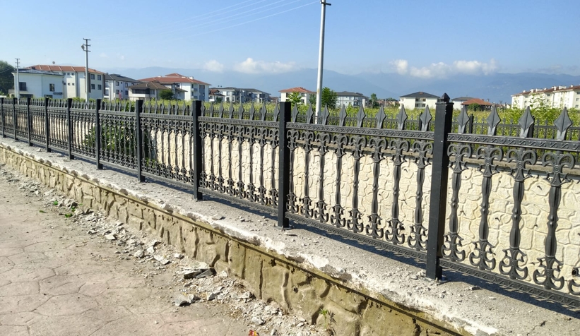 karacasu-deresi-kenarindaki-duvari-kirdilart3romwzhbw