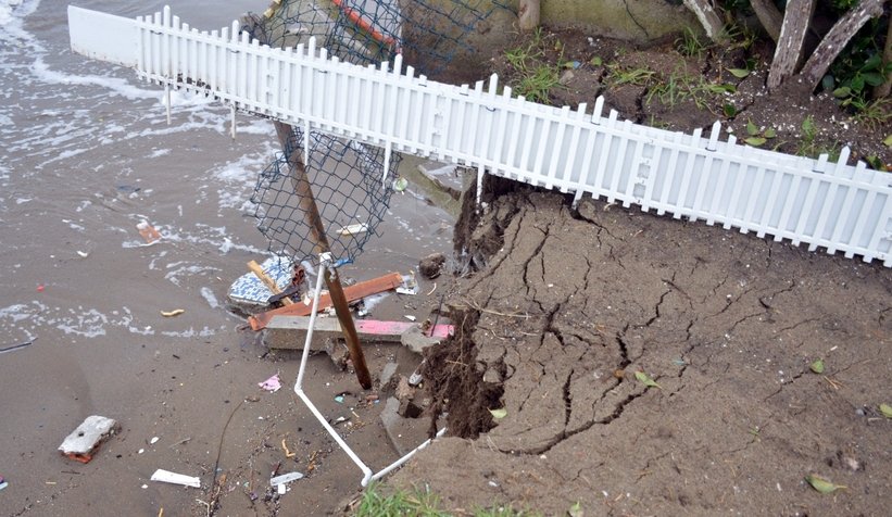 Karadeniz, bu ilçeyi parça parça yutuyor