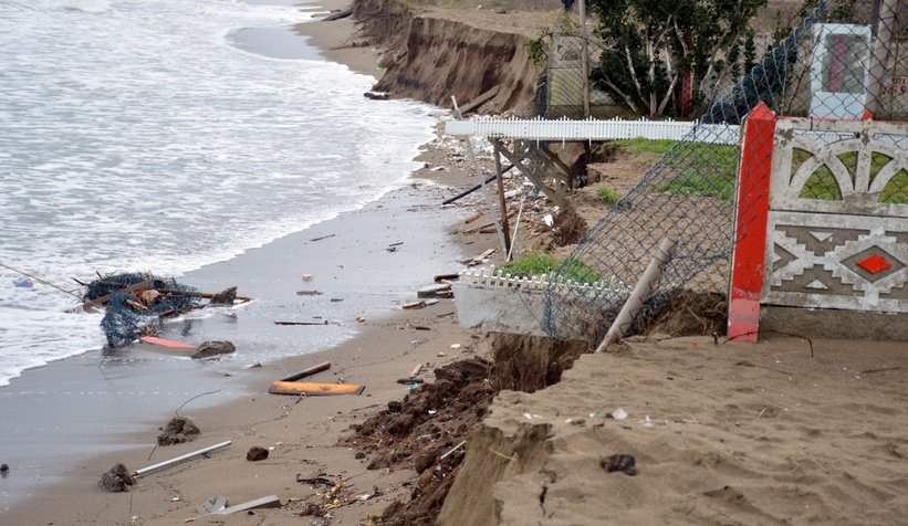 Karadeniz, bu ilçeyi parça parça yutuyor
