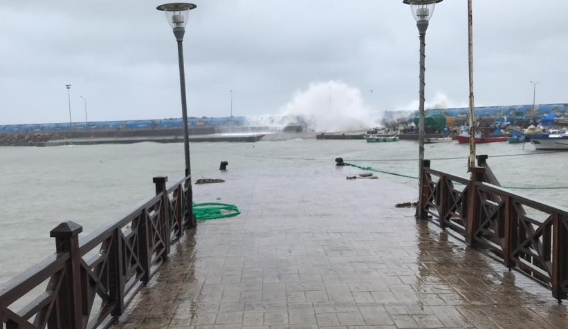 Karadeniz'de dalganın boyu 6 metreye ulaştı