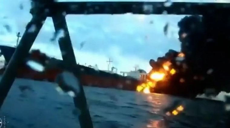 karadeniz-de-petrol-tanker-gemisi-boyle-vuruldusgzlnwz3zj