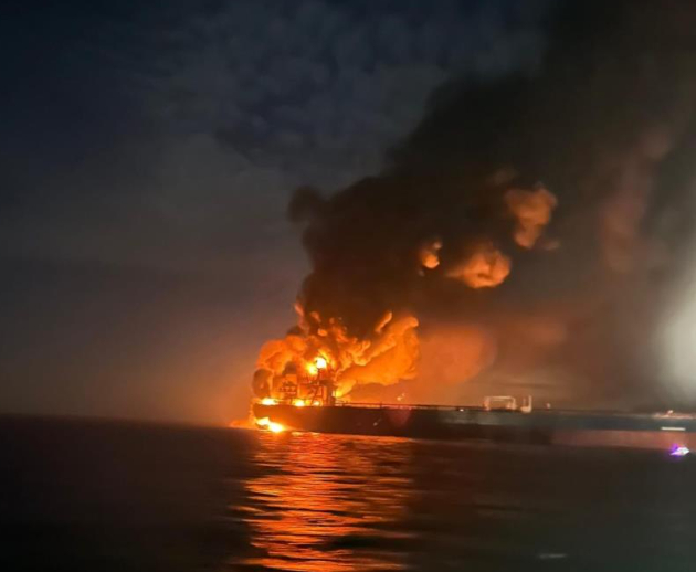 karadeniz-de-petrol-tanker-gemisi-boyle-vuruldusgzlnwz3zj