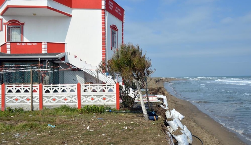 Karadeniz parça parça yutuyor