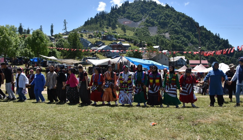 karadenizliler-113uncu-dikmen-yayla-senliginde-bulustumjrjcmrdcn