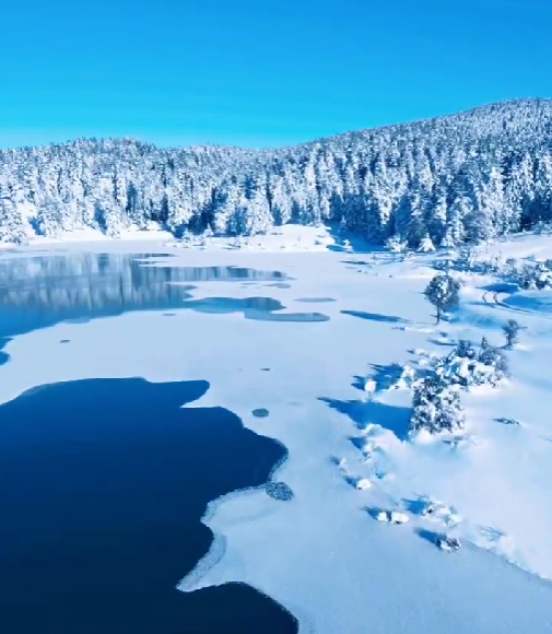 karagol-yaylasi-ndaki-goletin-yuzeyi-buz-tuttustm2dxiyre