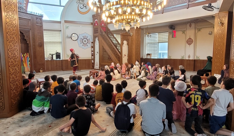 Akşemsettin Camii'nde çocuklar Hacivat-Karagöz etkinliği ile eğlendi