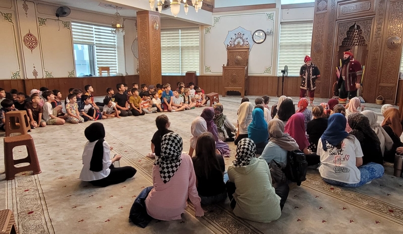 Akşemsettin Camii'nde çocuklar Hacivat-Karagöz etkinliği ile eğlendi