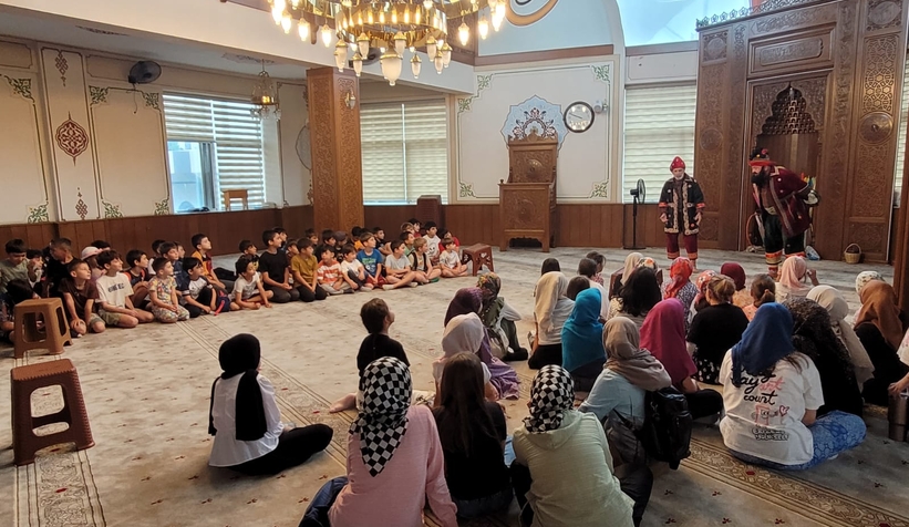 Akşemsettin Camii'nde çocuklar Hacivat-Karagöz etkinliği ile eğlendi